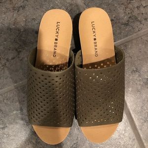 BRAND NEW NEVER WORN LUCKY BRAND SANDALS SIZE 8.5